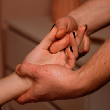 Séance de réflexologie palmaire